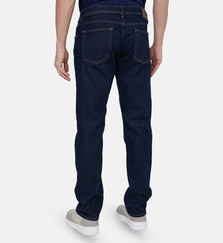 جينز بقصّة مستقيمة عالية الخصر