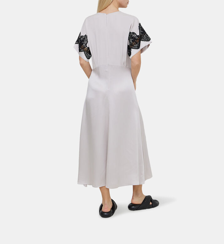 فستان متوسط واسع بإضافات دانتيل