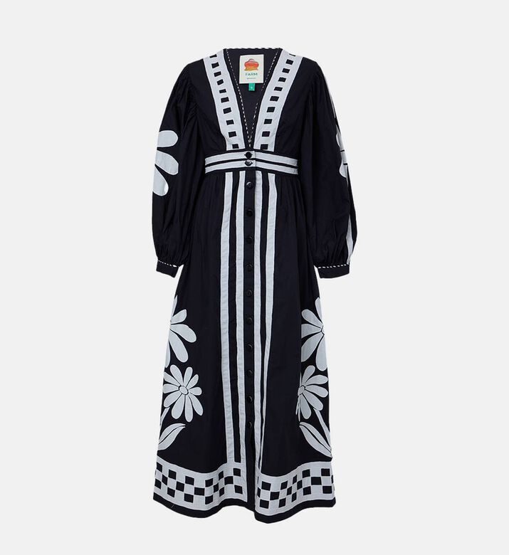 فستان طويل بنقوش الطبيعة