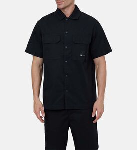 قميص كلاسيكي بجيب بأكمام قصيرة