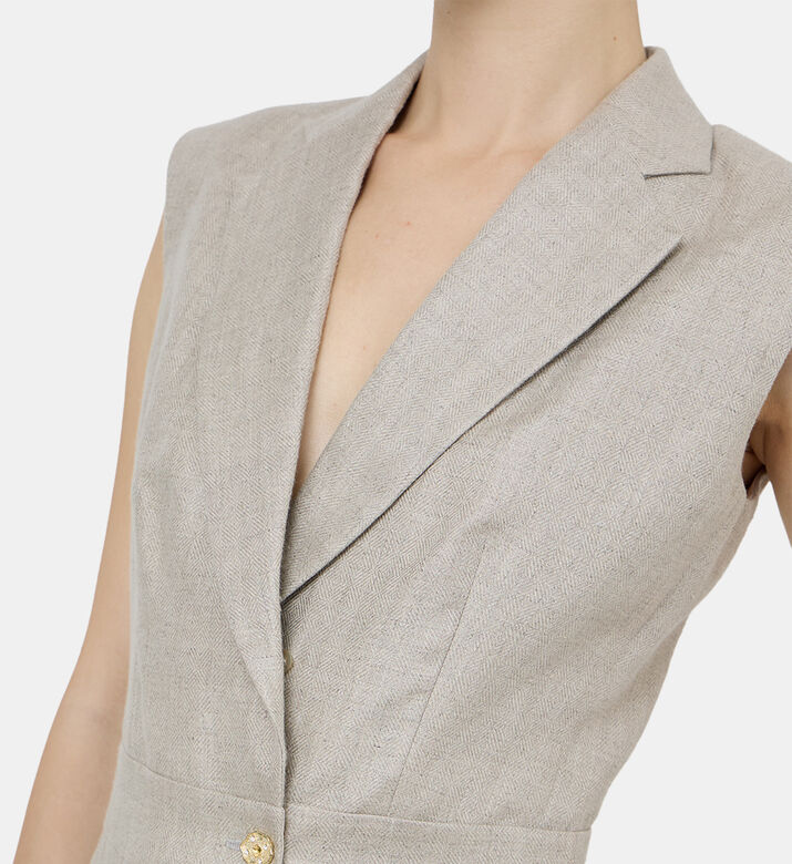 بدلة صوفيا قنب بتصميم مناسب بدلة صوفيا قنب بتصميم مناسب