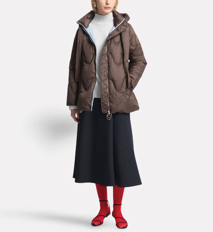 Beatrice B Skirt Diagonal, Model View