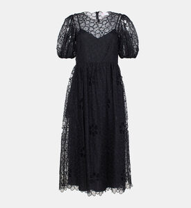 فستان متوسط الطول بأكمام منتفخة من الحرير والتول