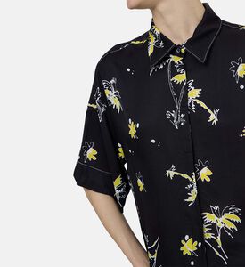 قميص مطبوع بفتحة أمامية بقصة مربعة