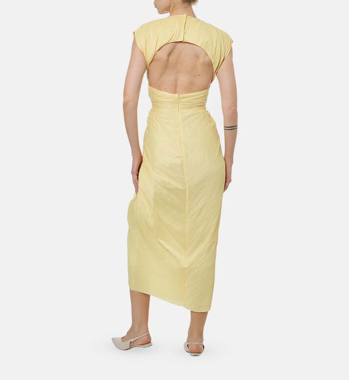 فستان متوسط الطول بقصة عادية وفتحة تحت الصدر