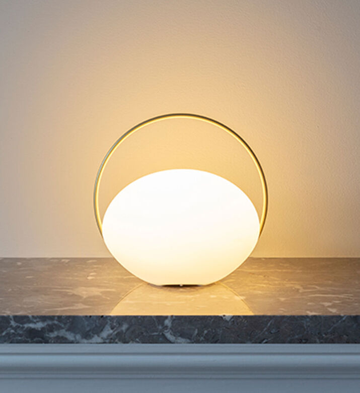 مصباح طاولة ألومنيوم لاسلكي من أوربت