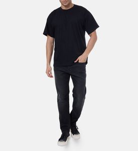 بنطال جينز بقصّة عادية وجيوب مفتوحة