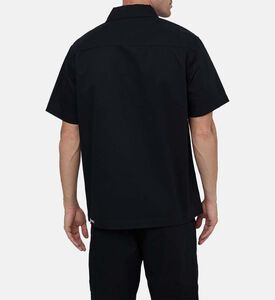 قميص كلاسيكي بجيب بأكمام قصيرة