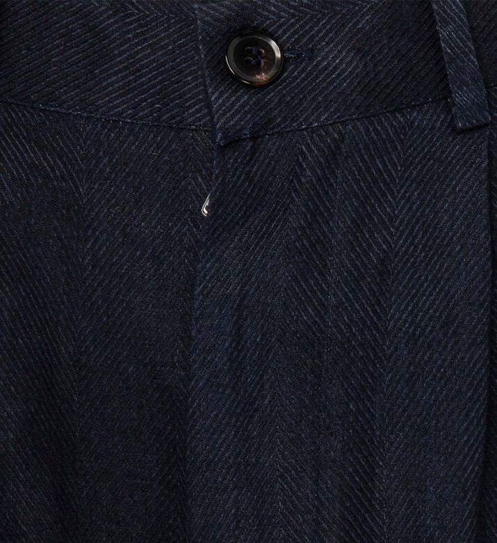 شورت برمودا بوسيتانو من الكتان