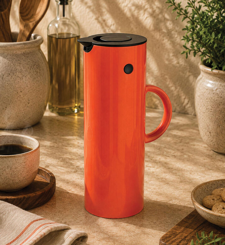 Stelton Em77 Steel Vacuum Jug, Red, 1-l, Packshot View