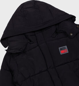 الصبي مبطن مقنعين سترة منتفخة