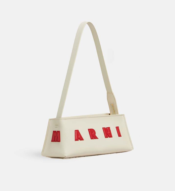 حقيبة كتف جلد بتطريز شعار