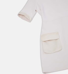 فستان قصير الأكمام بتفاصيل أزرار