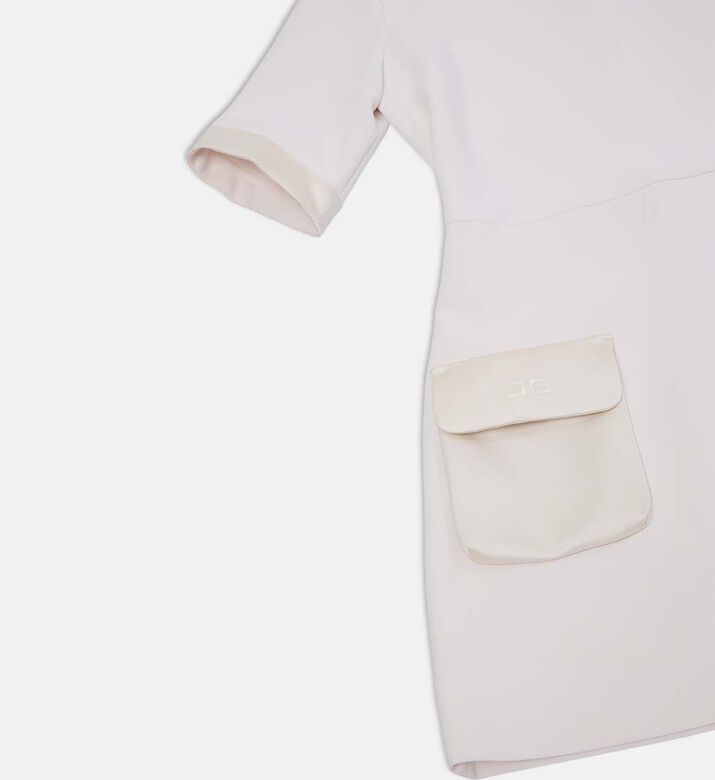 فستان قصير الأكمام بتفاصيل أزرار