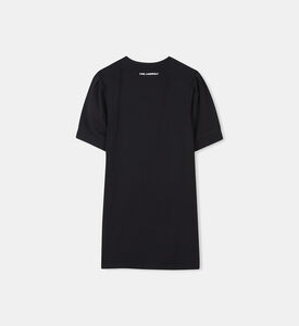 فستان بشعار مزين بأحجار الراين