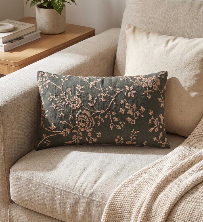Home Deco and More Sharma Handloom Throw Filled And Vaccumed Cushion, Packshot View