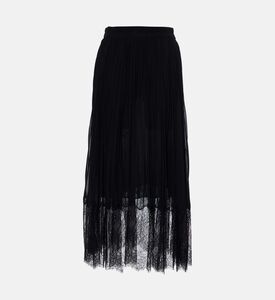 تنورة واسعة مطرزة بأزهار