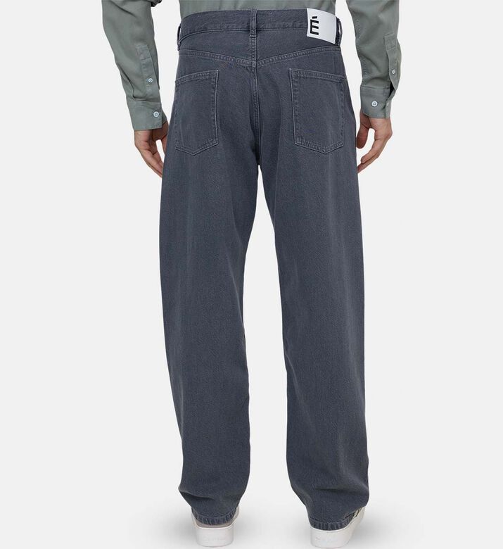 بنطال جينز بقصة عادية