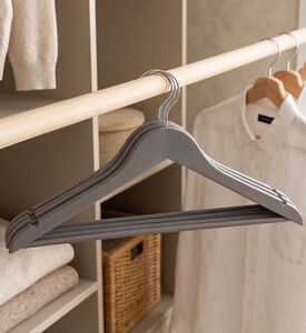 Home Deco and More Wooden Hangers 6-piece Set - 44.5 X 1.2 X 23 Cm, Packshot View