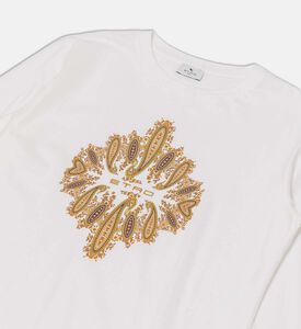 تيشيرت قطن طويل الأكمام بياقة دائرية وطبعة بيزلي