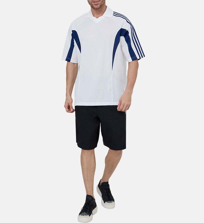 تيشيرت قصير الأكمام بتصميم مخطط