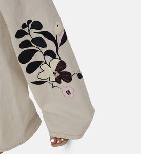 بنطال دنيم مطرز بأزهار