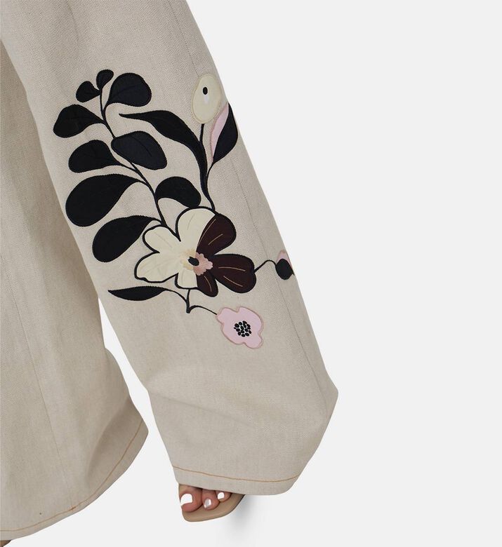 بنطال دنيم مطرز بأزهار