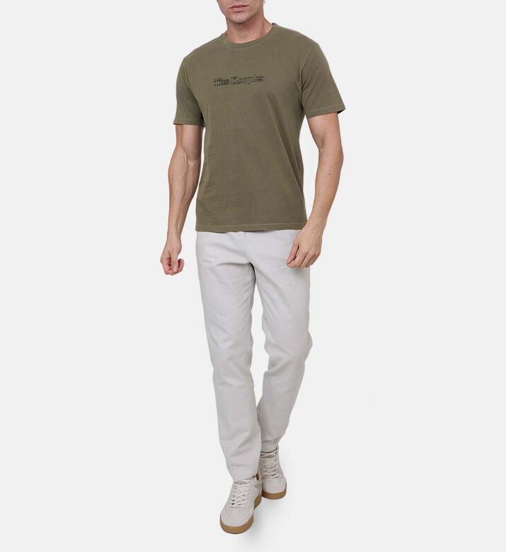 تيشيرت قصير الأكمام بطبعة شعار