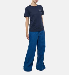 تيشيرت بياقة دائرية وتطريز شعار