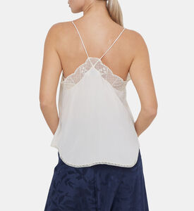 كريستي كاراكو مع خطوط العنق مغرفة