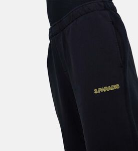 بنطال عريض الساقين بتفاصيل شعار