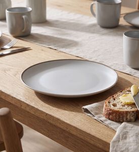 Spal Chic Porcelain Bread Plate, Model View