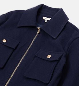 جاكيت بأكمام طويلة وجيوب بغطاء قلاب