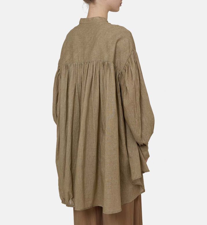 قميص بأكمام منفوشة وصف أزرار