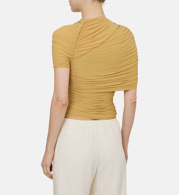 بلوزة بياقة غير متماثلة مزينة بطيات