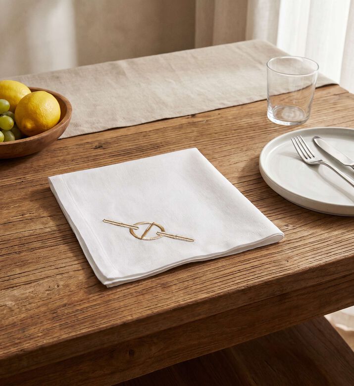 Dea Chain Cotton Linen Embroidered Runner, Model View