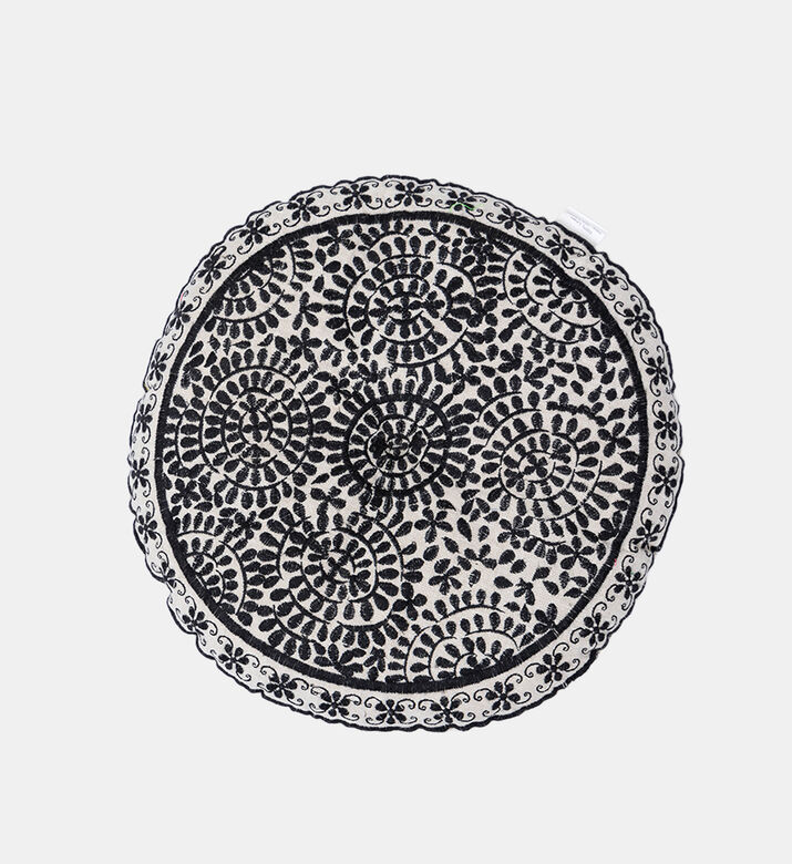 وسادة سوداء مطرزة 40