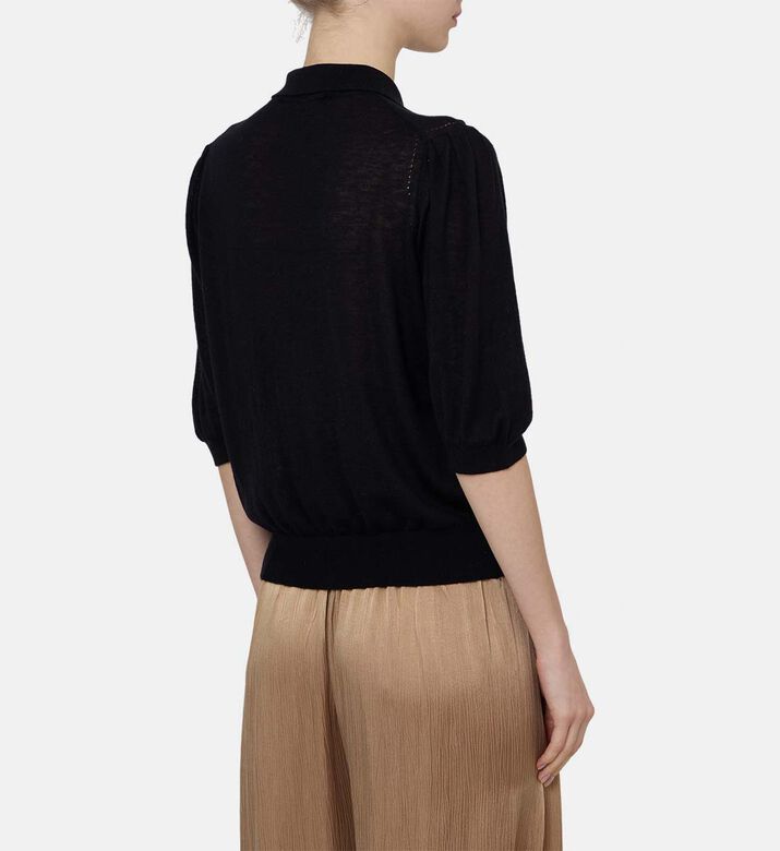 سترة بأكمام منفوشة وفتحة أزرار