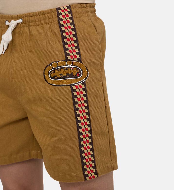 شورت بنقشة خطوط جانبية