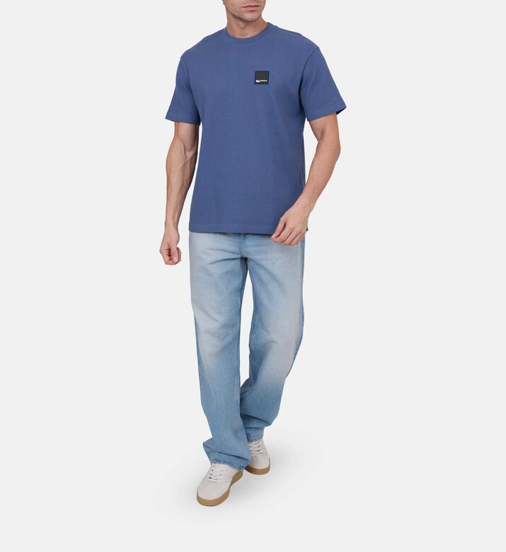 تيشيرت برقبة دائرية بنقشة وافل وشعار مطبوع