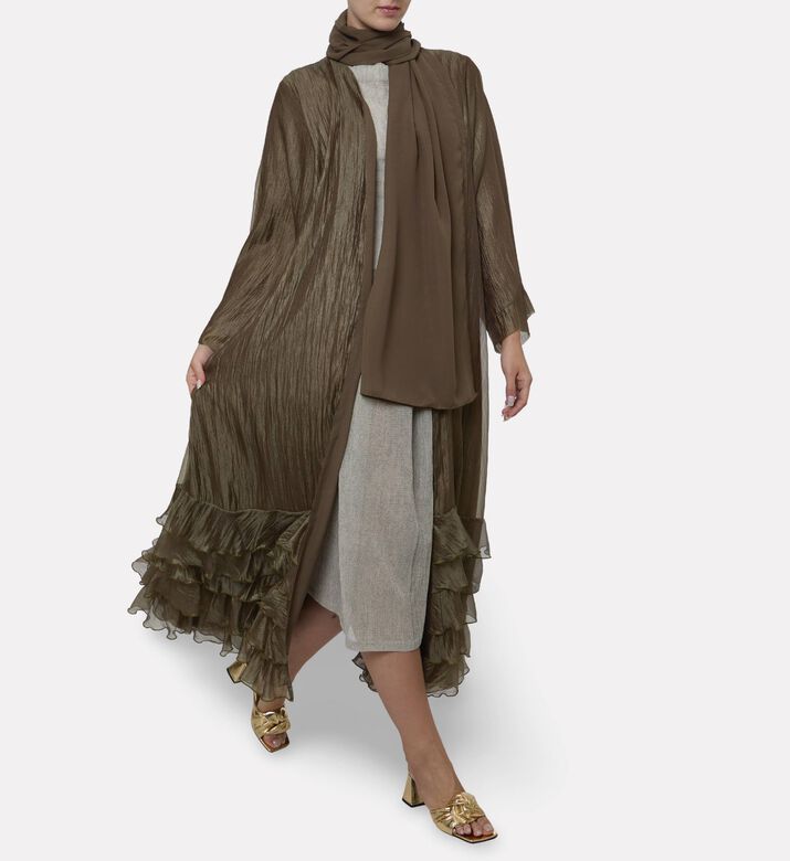 BANOU Abaya Raffle, Model View