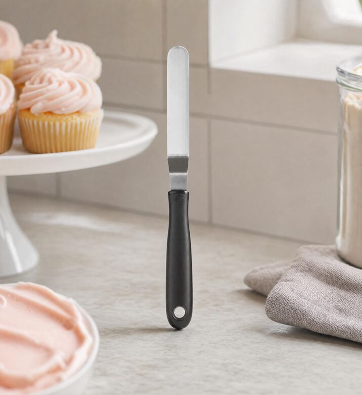 Oxo Stainless Steel Cupcakes Icing Knife, Model View