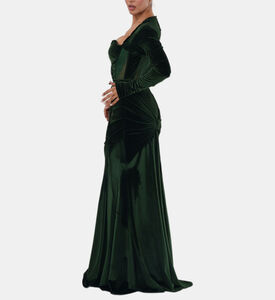 فستان طويل مخملي مكشوف الأكتاف