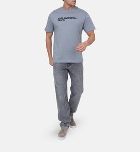 تيشيرت بياقة دائرية وقصة عادية وشعار صدر