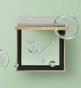 بودرة ريسيت لتثبيت المكياج وإعادة التوازن للبشرة