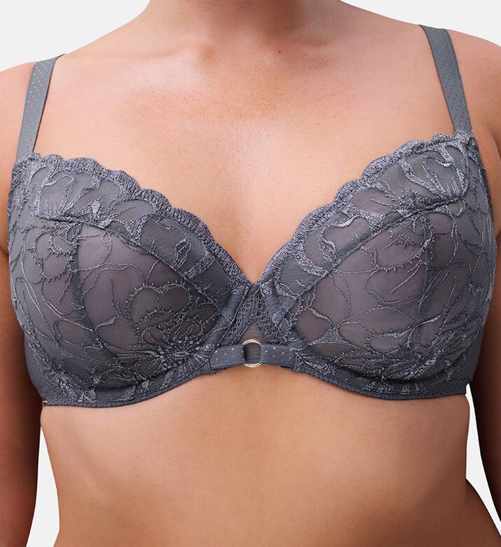 Chantelle Bra, Model View