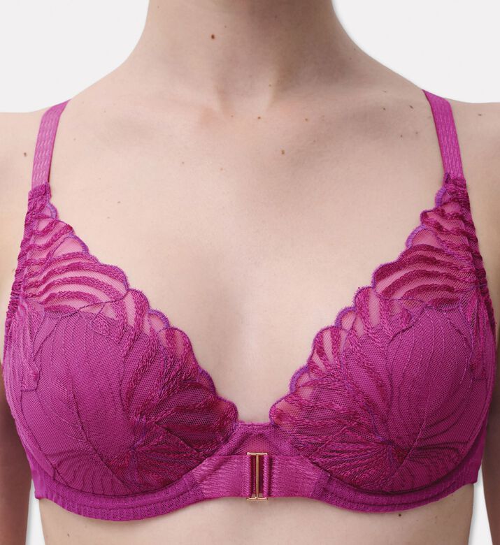 Chantelle Plunge T-shirt Bra, Model View