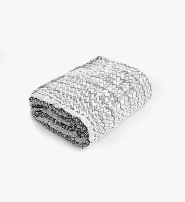 Home Deco and More Julia Herringbone Cotton Throw, Packshot View