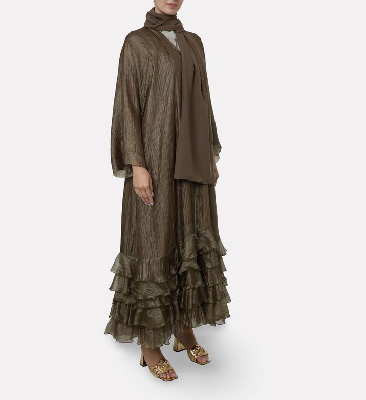 BANOU Abaya Raffle, Model View