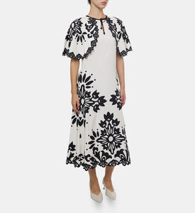 فستان واسع بتطريز أزهار